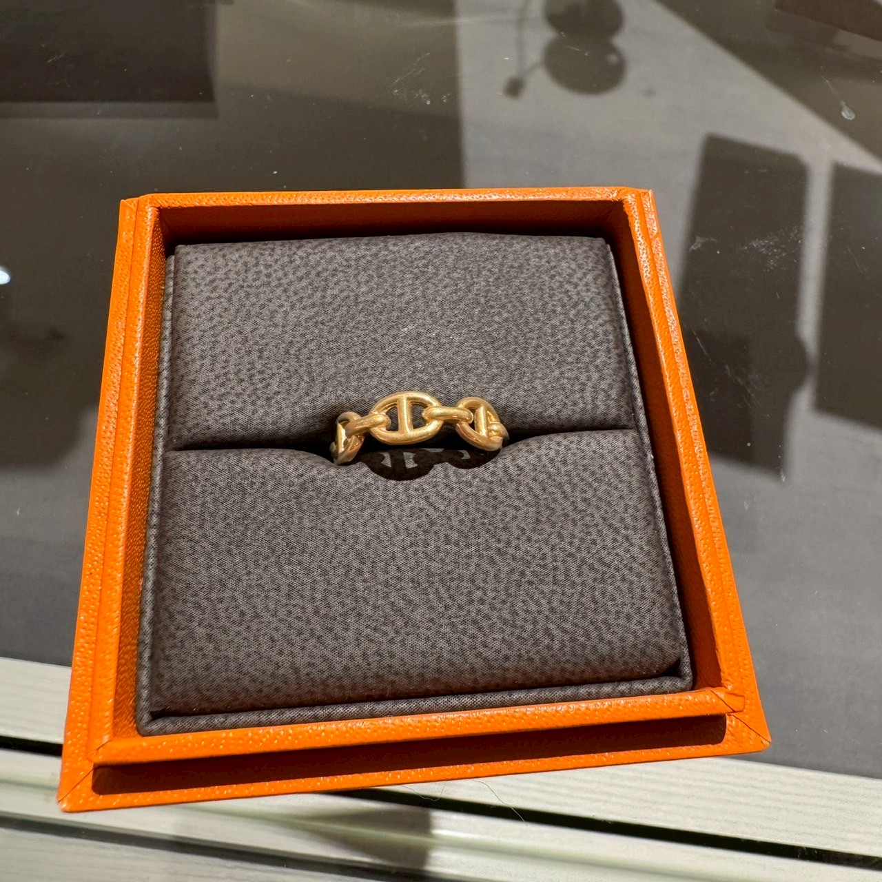 愛馬仕Chaine d'Ancrer象徵著堅固的牽絆,因此也是人氣的婚戒選擇