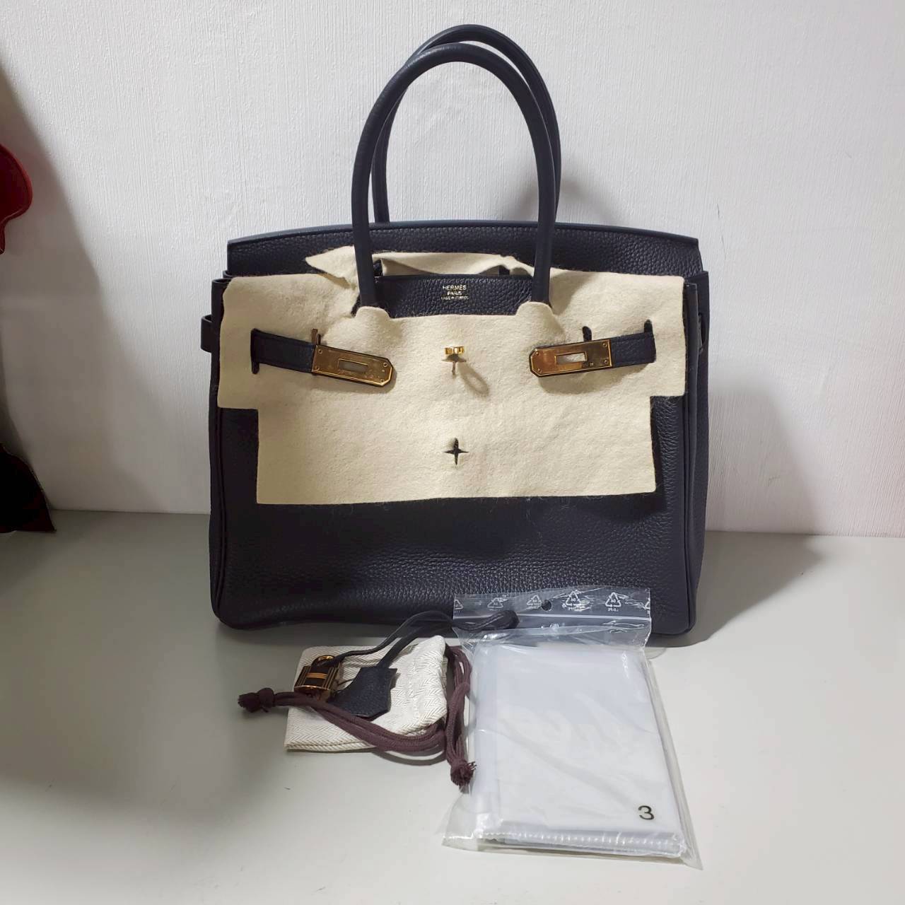 愛馬仕附贈「雨衣」二手市場以高價賣出的時不可或缺的附屬品